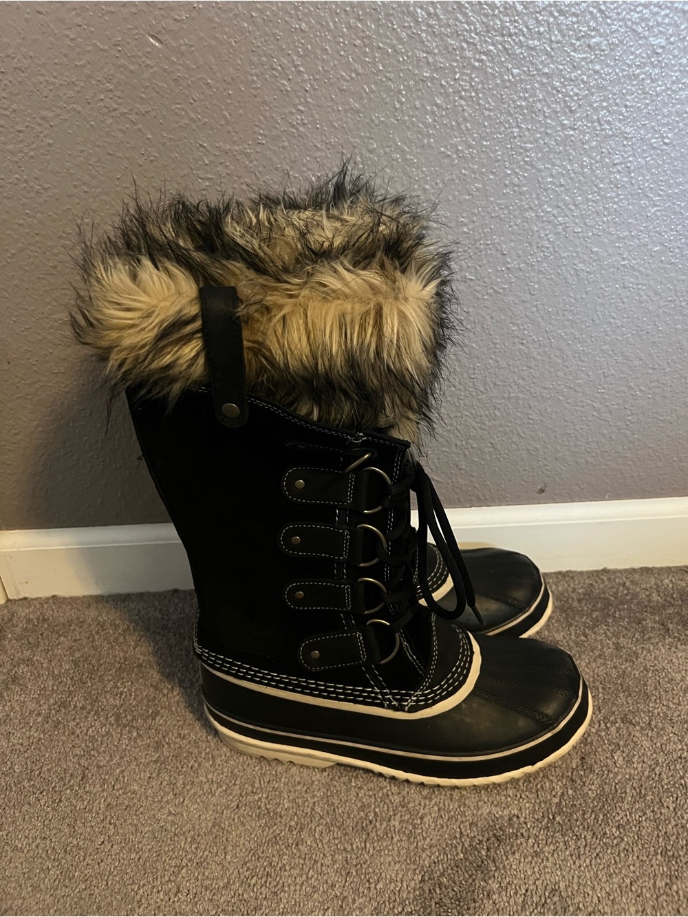 Women's Black Faux-Fur Winter Lace-Up Boots